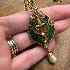Vintage-Inspired Green and Gold Necklace